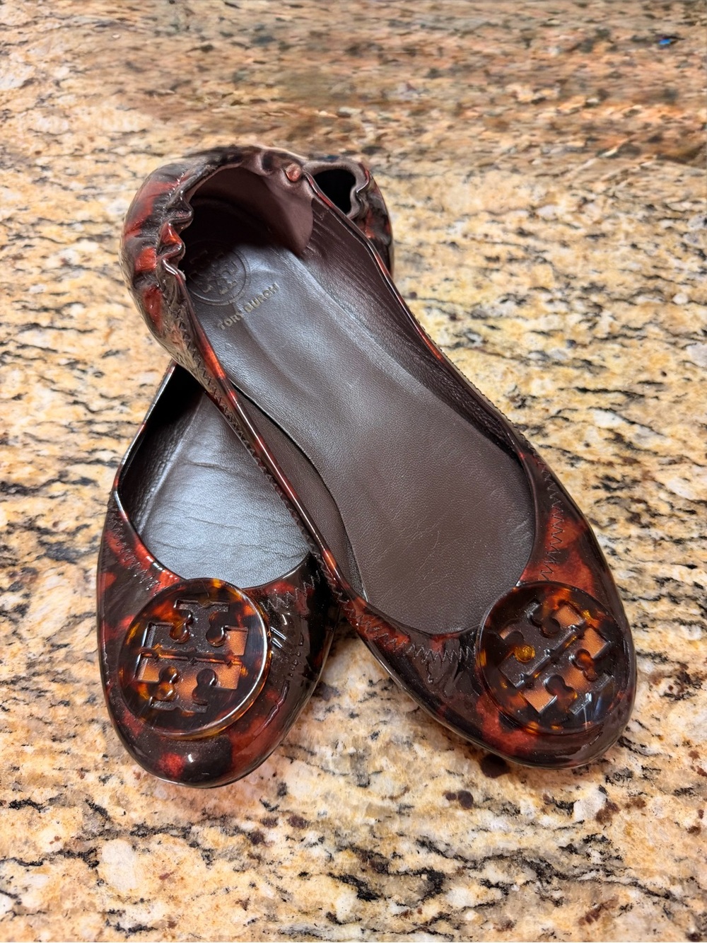 Tory Burch Tortoiseshell Logo Ballet Flats in Brown/Amber